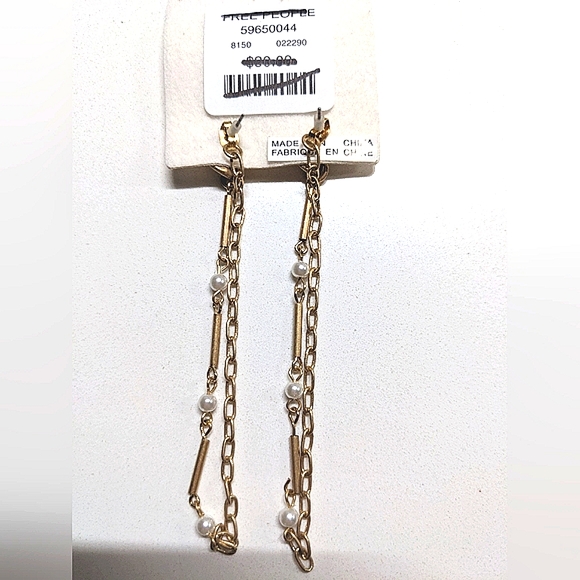 Free People NWT long dangle earrings gold tone pearls gold white - Picture 3 of 8